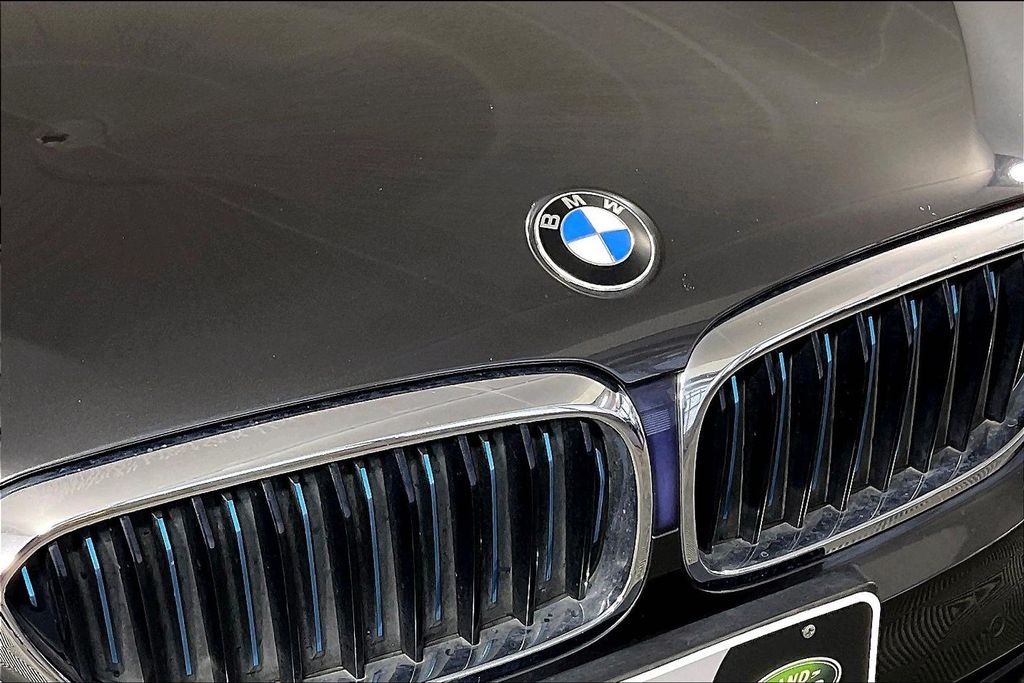 2019 BMW 5 Series 530e - Photo 30