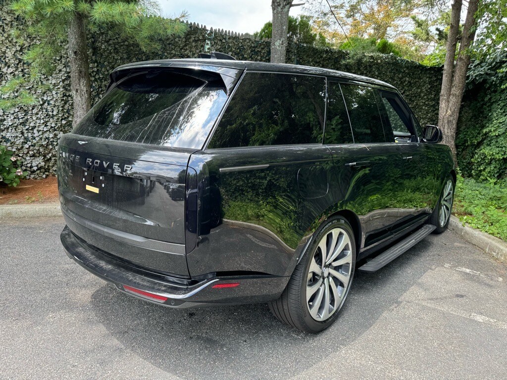 2025 Land Rover Range Rover SE photo 4