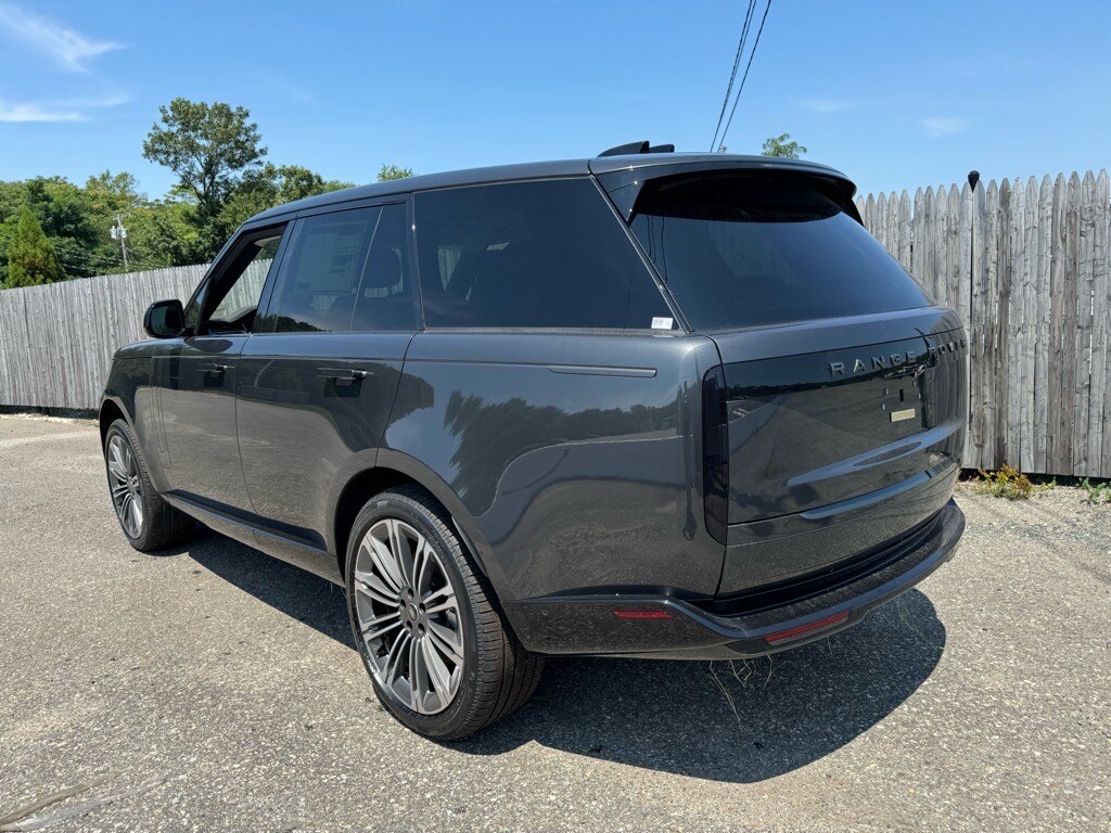 2025 Land Rover Range Rover SE photo 2