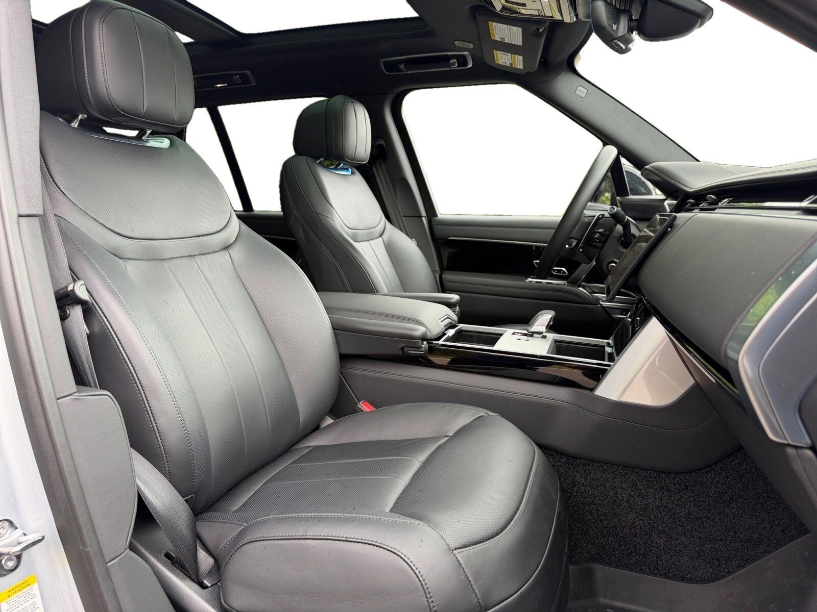 2025 Land Rover Range Rover SE - Photo 22