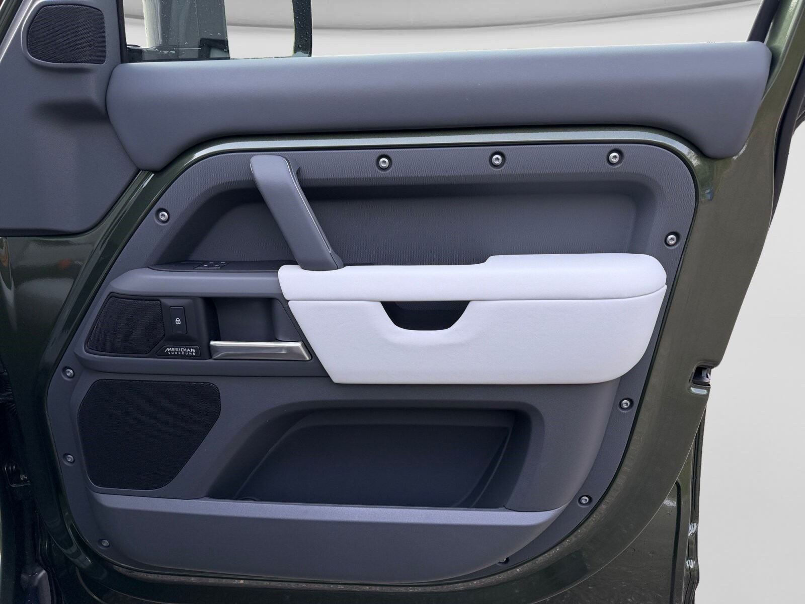 2026 Land Rover Defender X-Dynamic SE - Photo 24