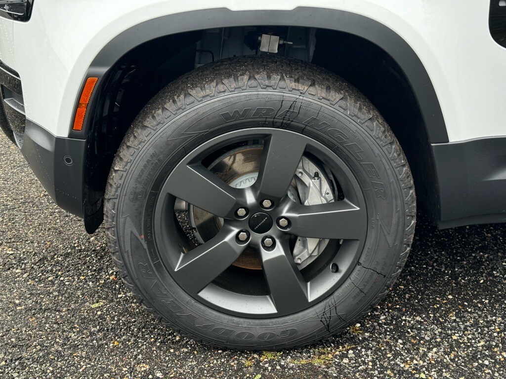 2026 Land Rover Defender 110 S photo 4