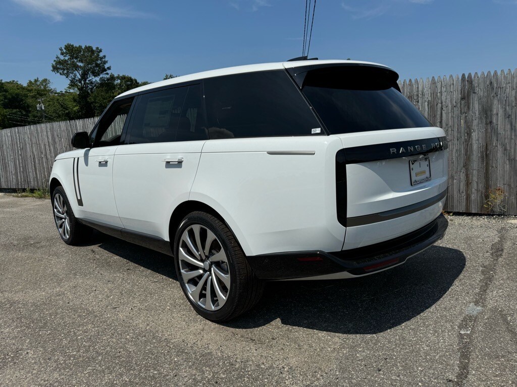 2025 Land Rover Range Rover SE photo 2
