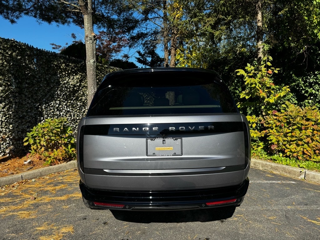 New 2025 Land Rover Range Rover SE SUV
