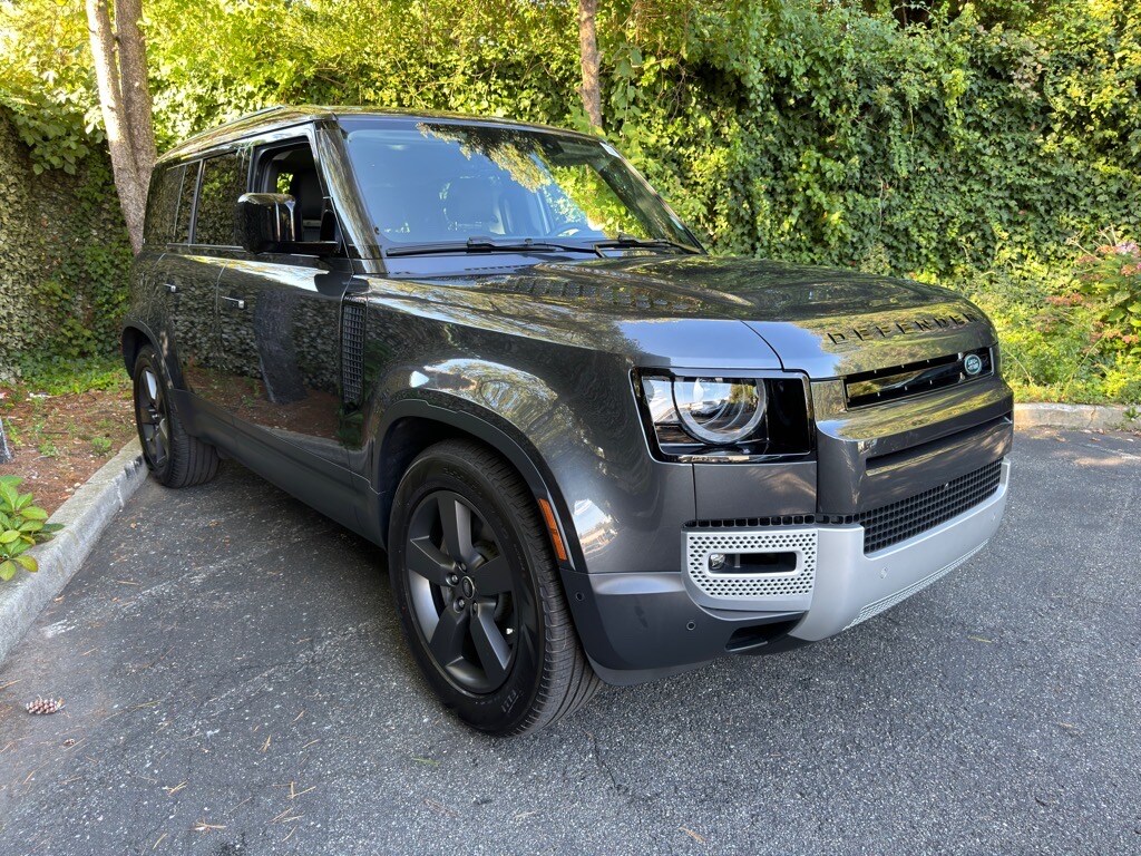 2025 Land Rover Defender 110 S photo 2