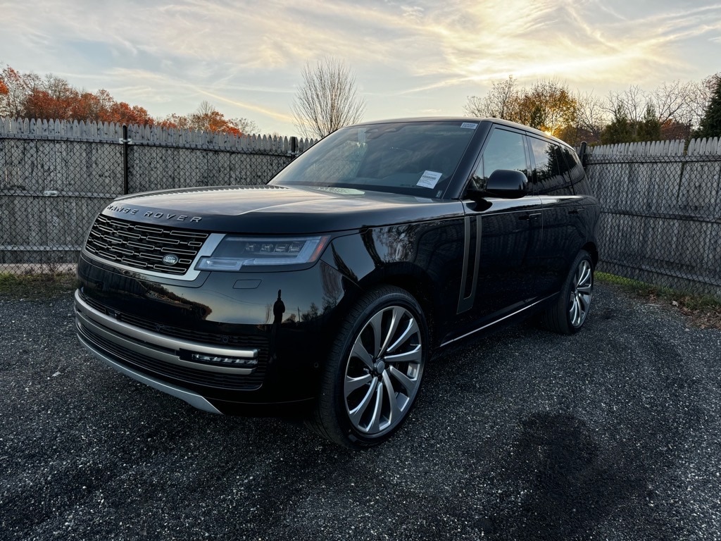 2025 Land Rover Range Rover SE's photo