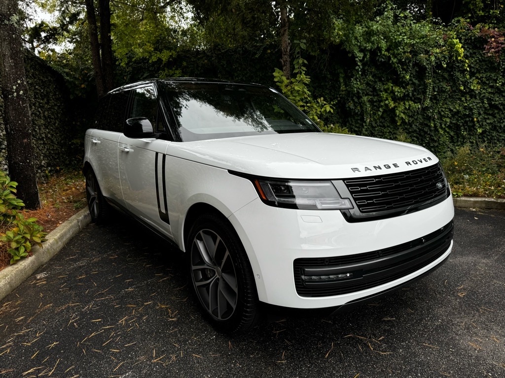 New 2025 Land Rover Range Rover SE SUV