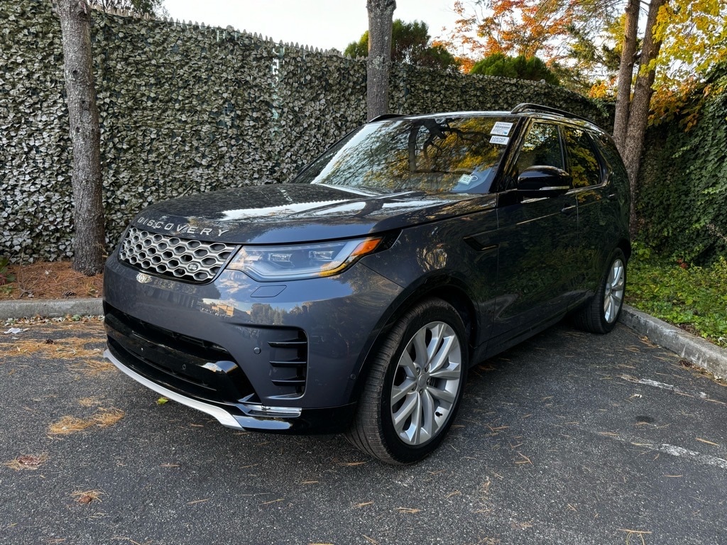 2026 Land Rover Discovery Tempest Edition's photo