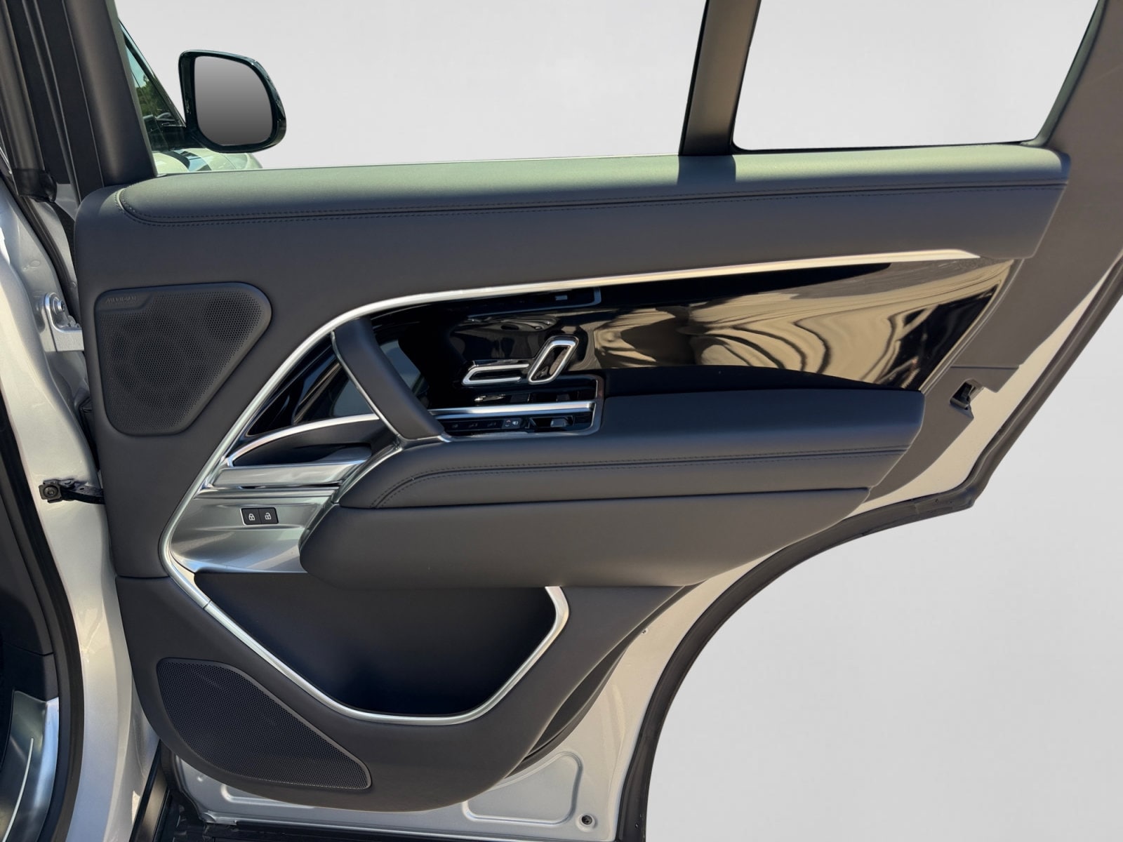2025 Land Rover Range Rover SE - Photo 20