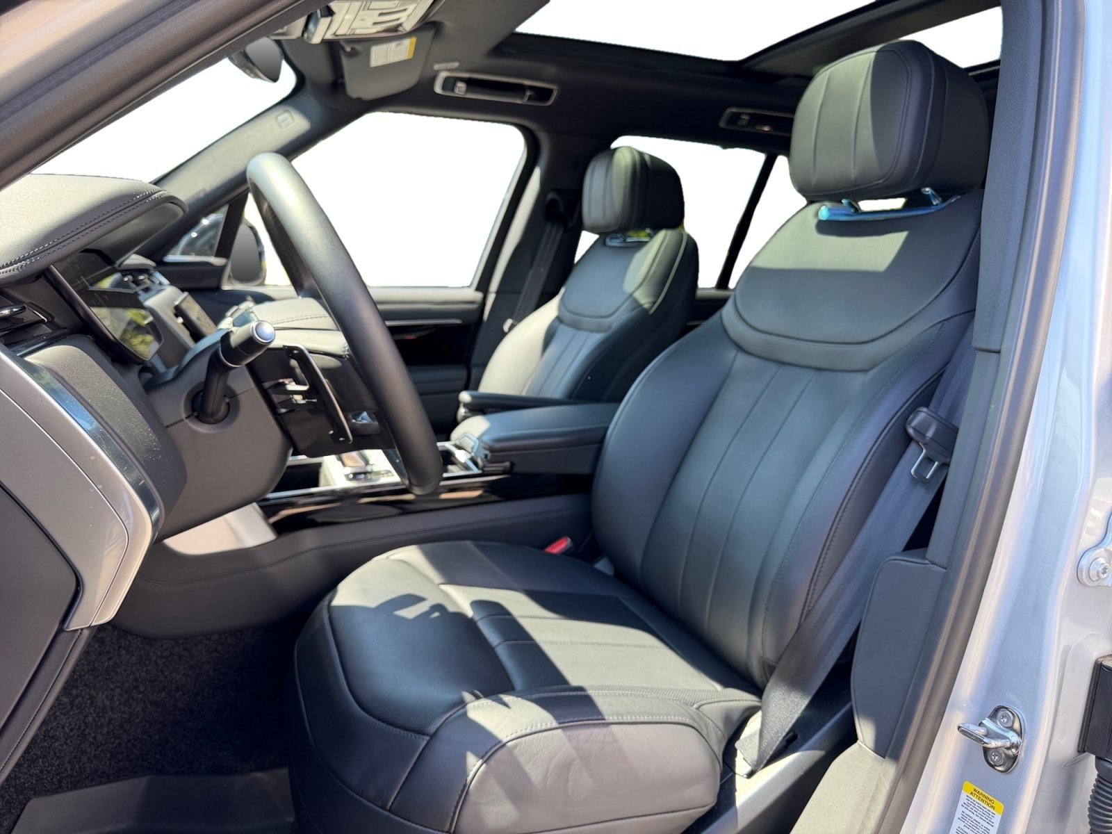 2025 Land Rover Range Rover SE - Photo 9