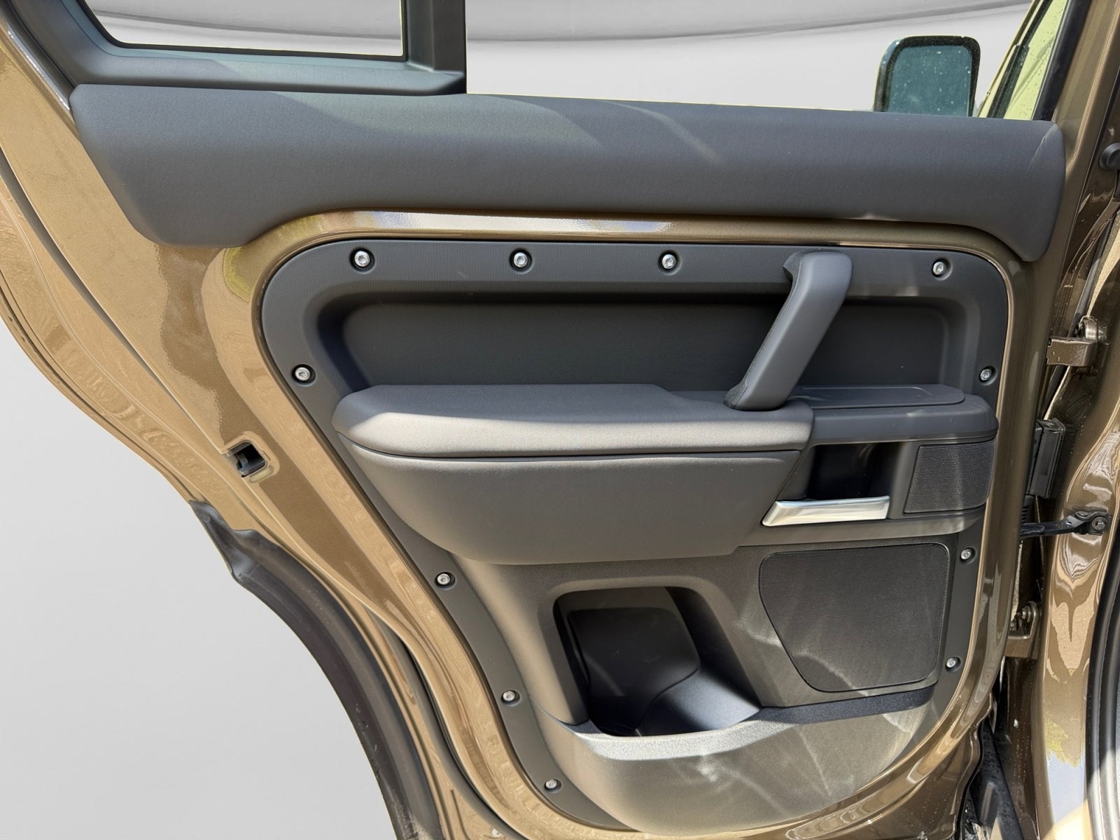 2026 Land Rover Defender X-Dynamic SE - Photo 17