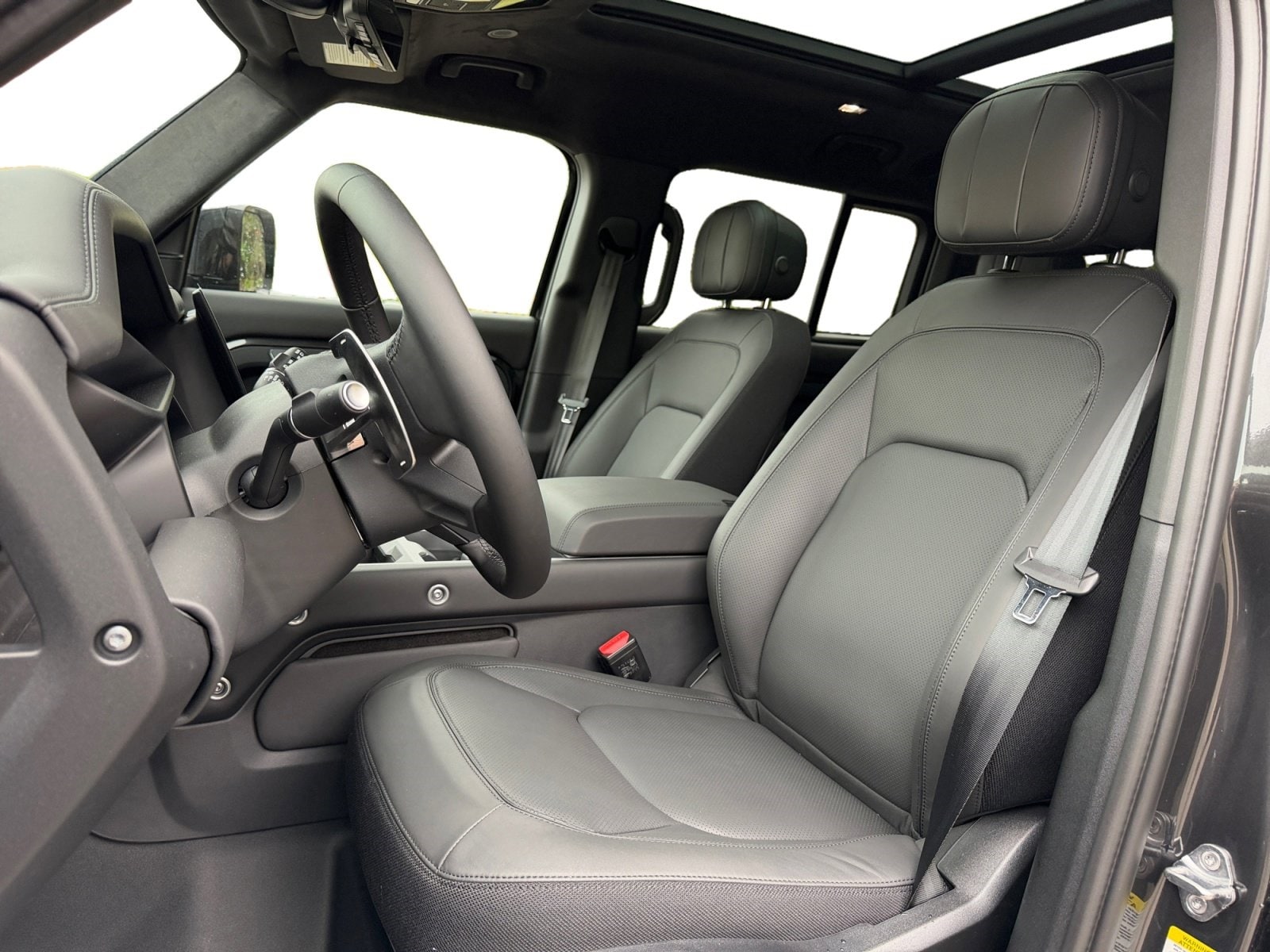 2026 Land Rover Defender V8 - Photo 10