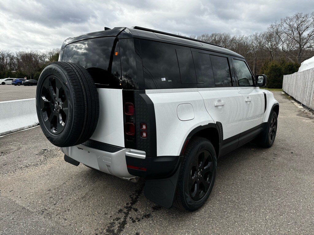 2025 Land Rover Defender S photo 3