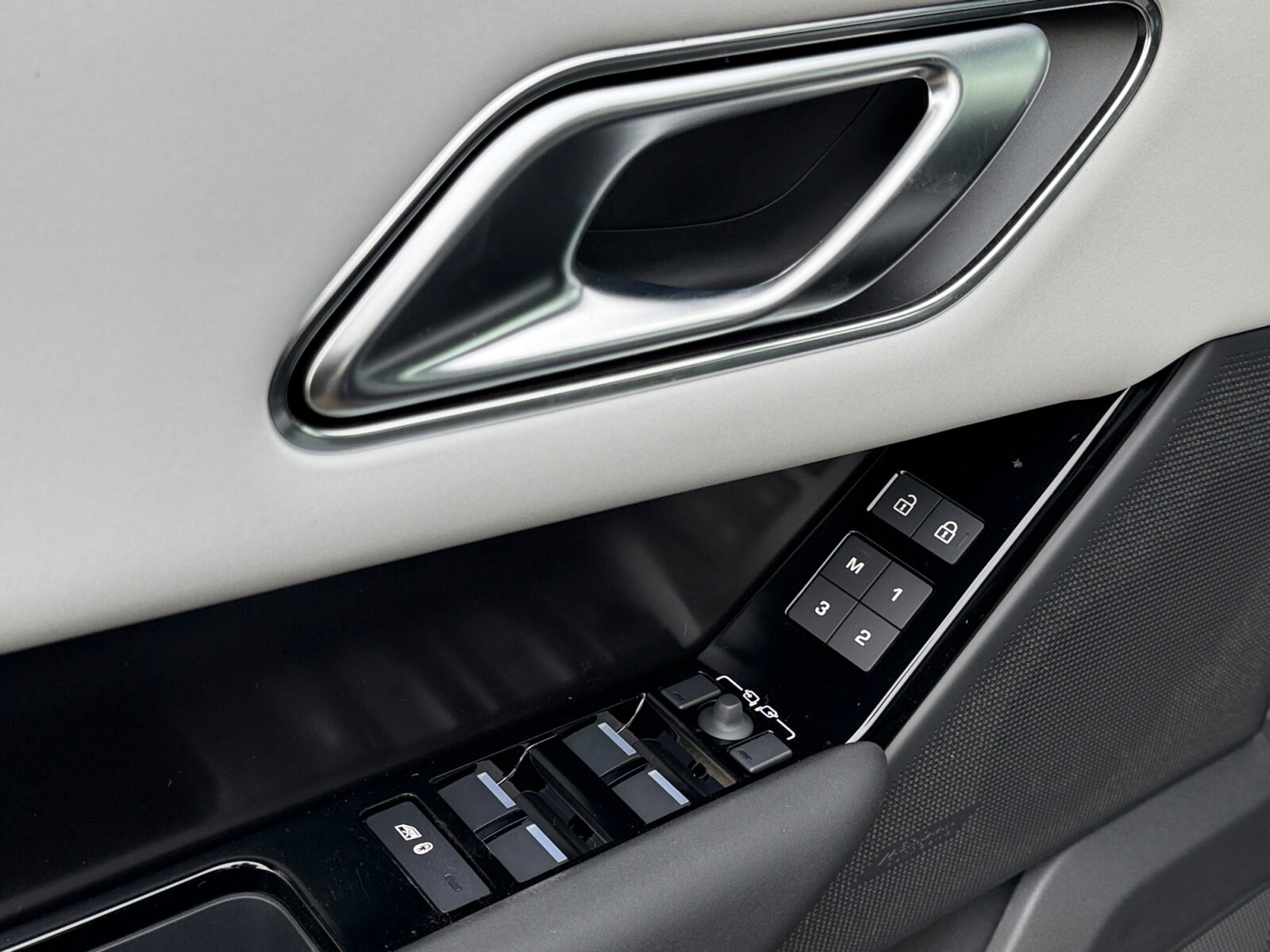 2026 Land Rover Range Rover Velar Dynamic SE - Photo 13