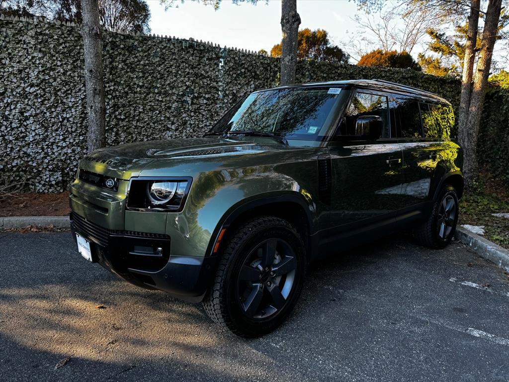 2026 Land Rover Defender S's photo