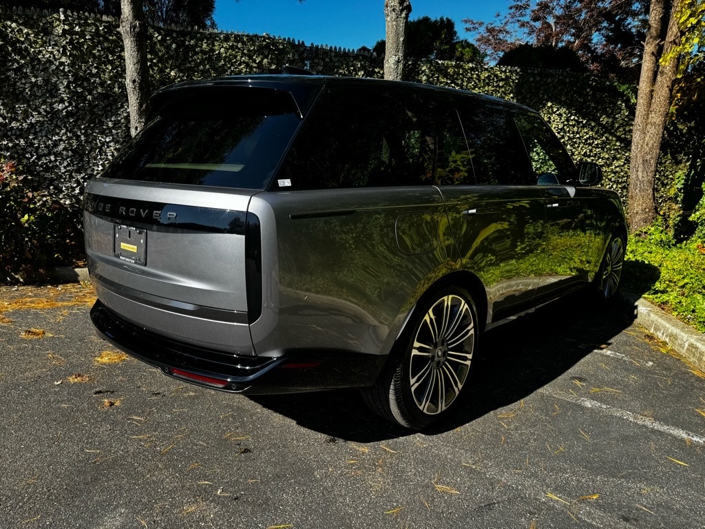 New 2025 Land Rover Range Rover SE SUV