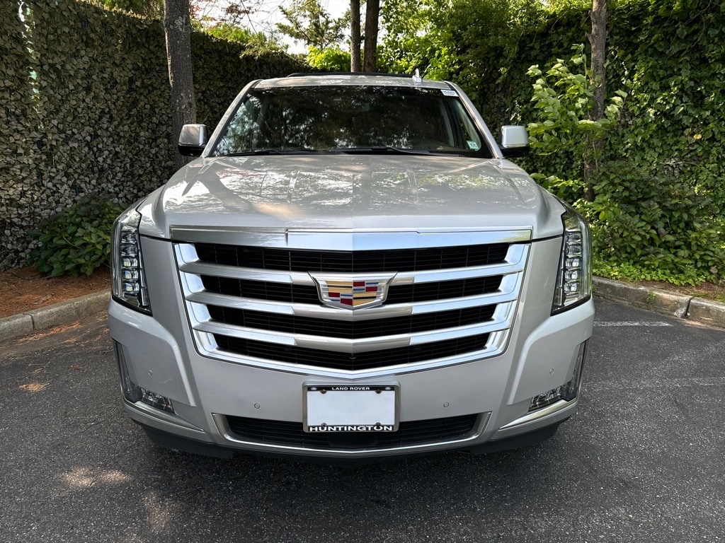 Used 2019 Cadillac Escalade Premium Luxury with VIN 1GYS4CKJ4KR197851 for sale in Huntington, NY