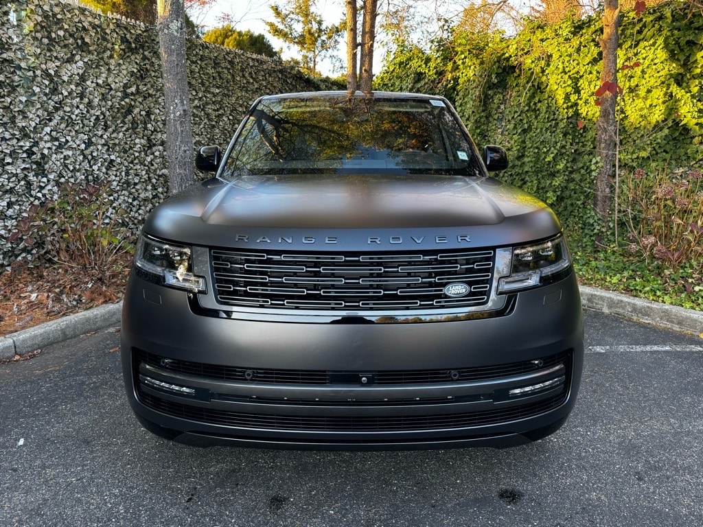 New 2025 Land Rover Range Rover SE SUV