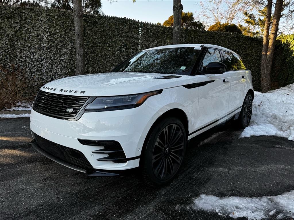 2026 Land Rover Range Rover Velar Dynamic SE's photo