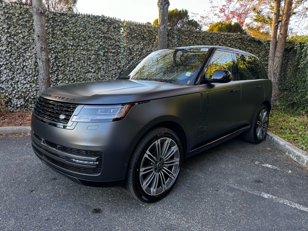 New 2025 Land Rover Range Rover SE SUV