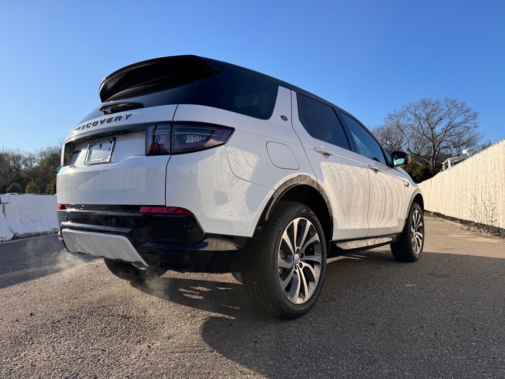 2025 Land Rover Discovery Sport Dynamic SE photo 3
