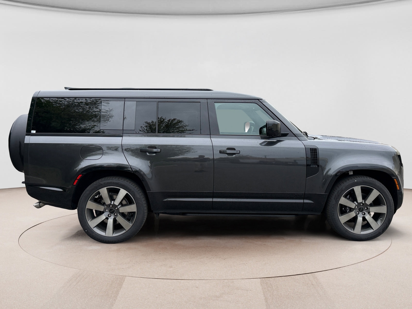 2026 Land Rover Defender V8 - Photo 6