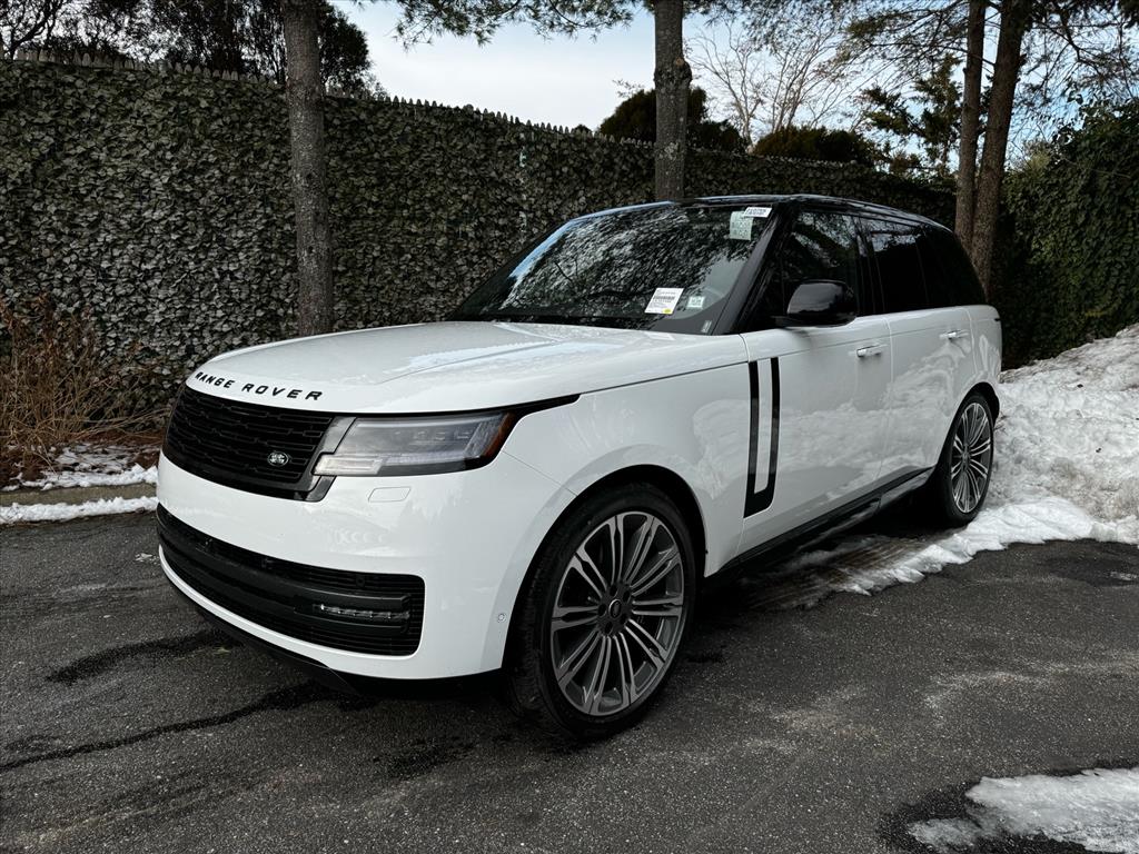 2025 Land Rover Range Rover SE's photo
