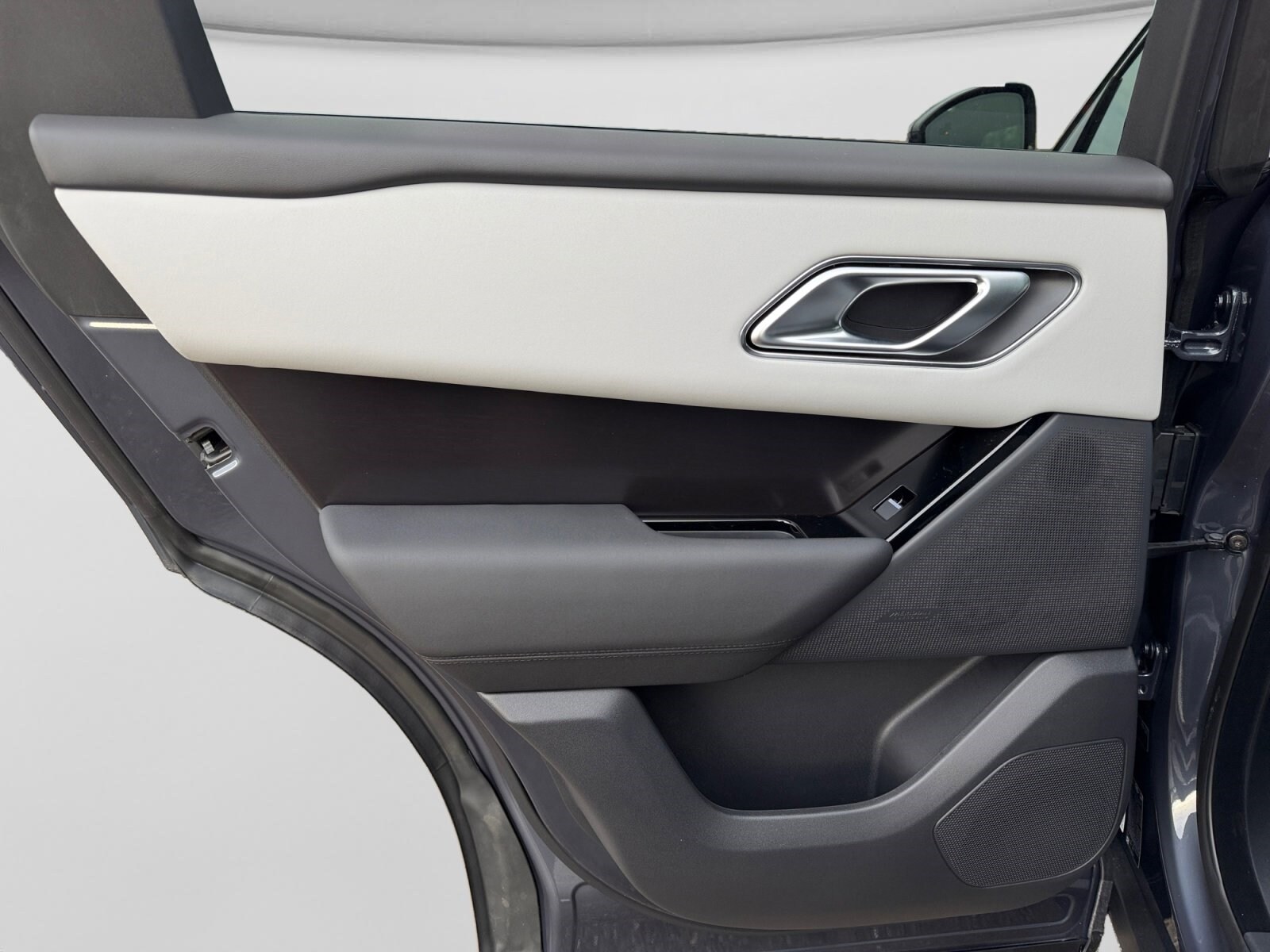 2026 Land Rover Range Rover Velar Dynamic SE - Photo 17