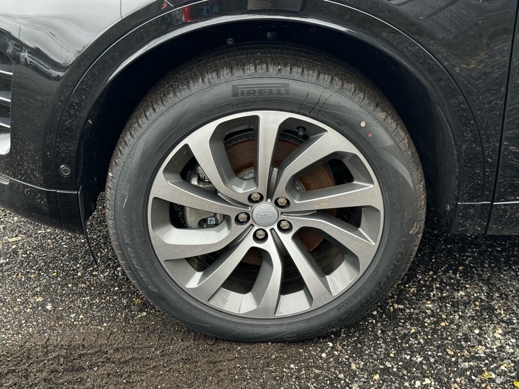 New 2025 Land Rover Discovery Sport Dynamic SE SUV SWB