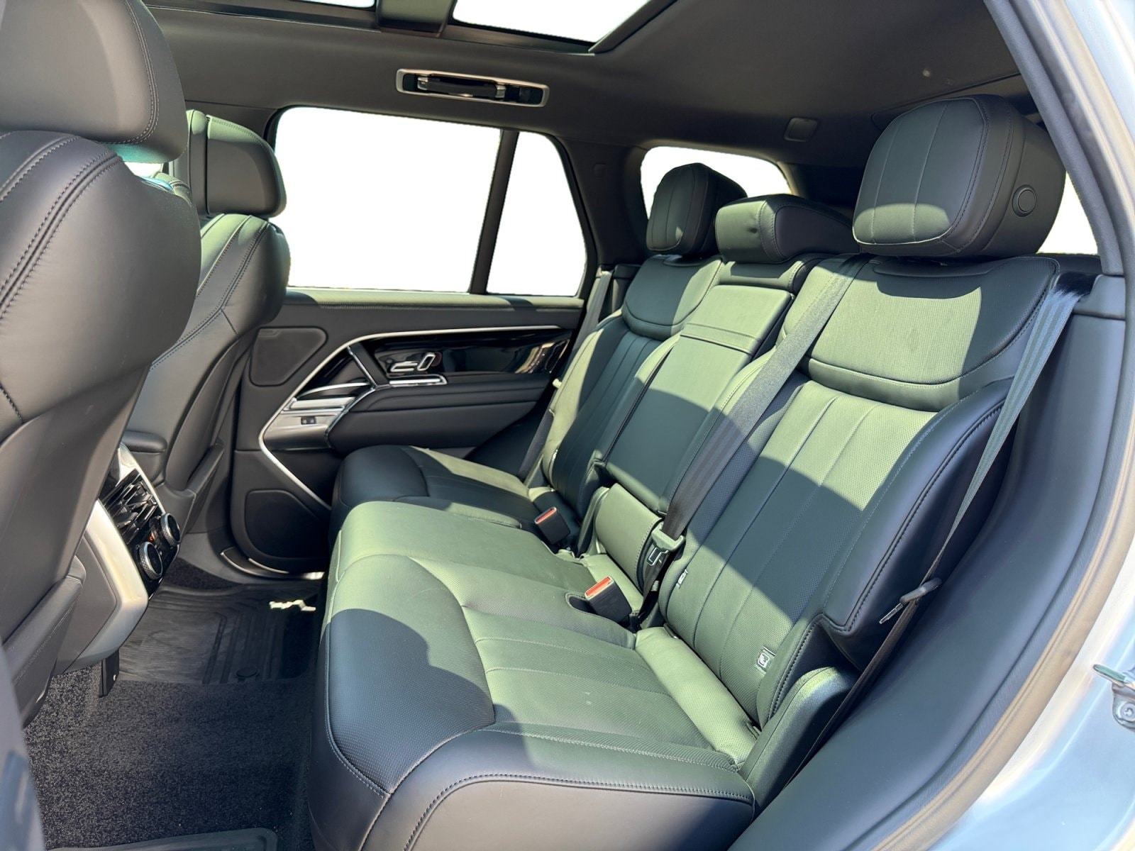 2025 Land Rover Range Rover SE - Photo 15