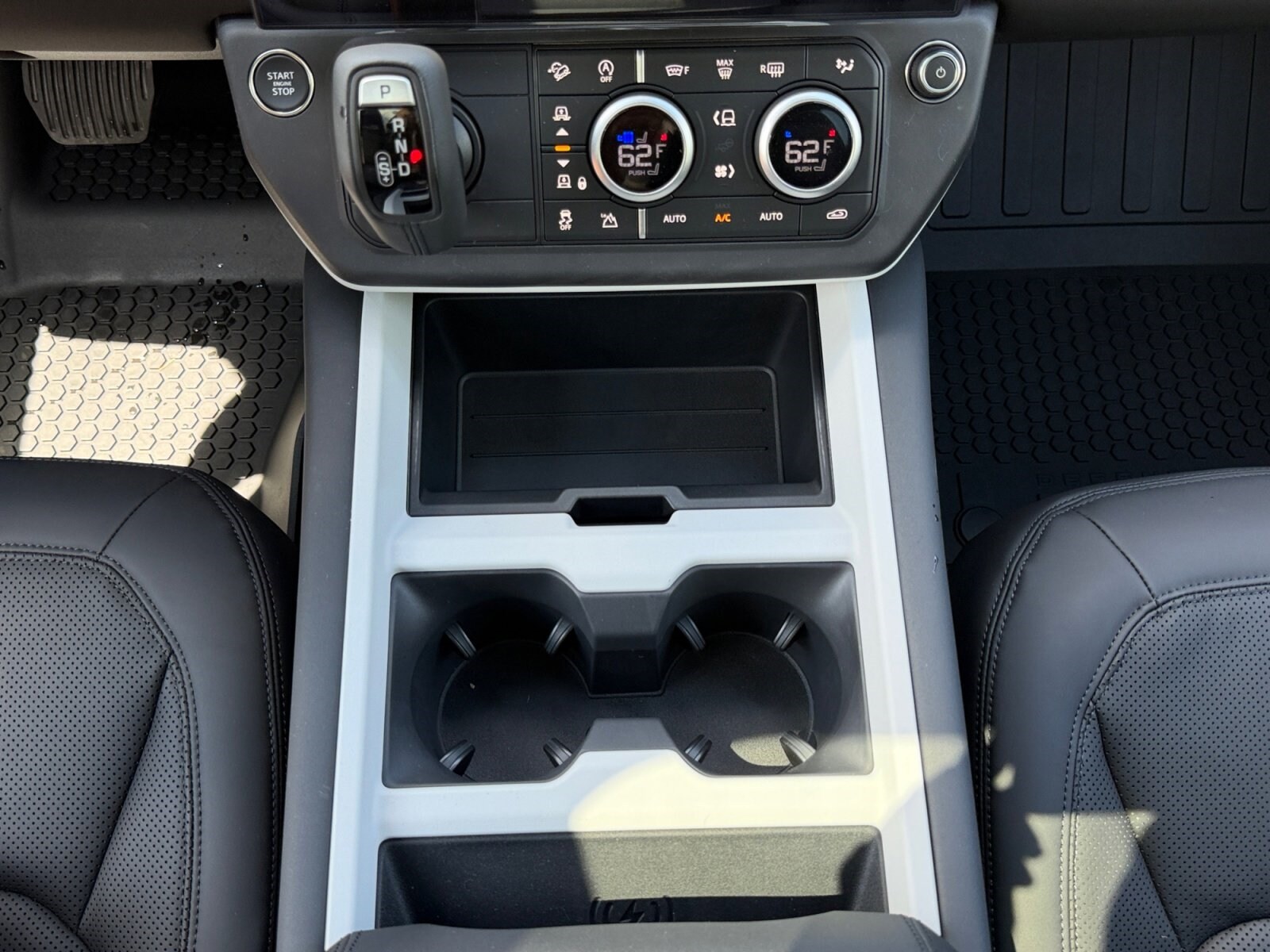 2026 Land Rover Defender X-Dynamic SE - Photo 15