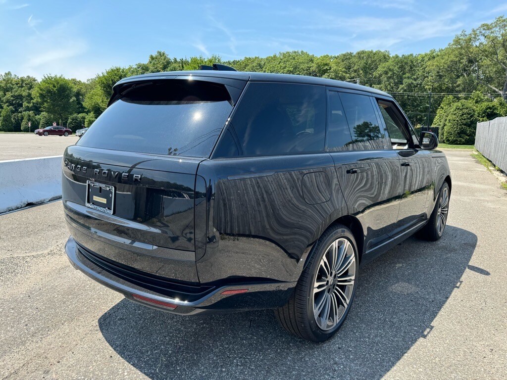 2025 Land Rover Range Rover SE photo 3