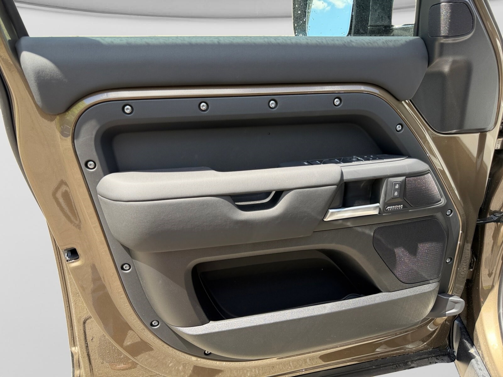 2026 Land Rover Defender X-Dynamic SE - Photo 12