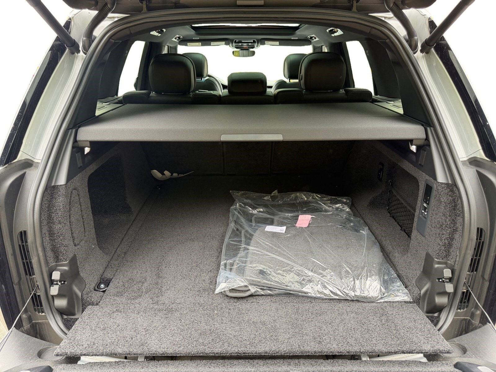2025 Land Rover Range Rover SE - Photo 25