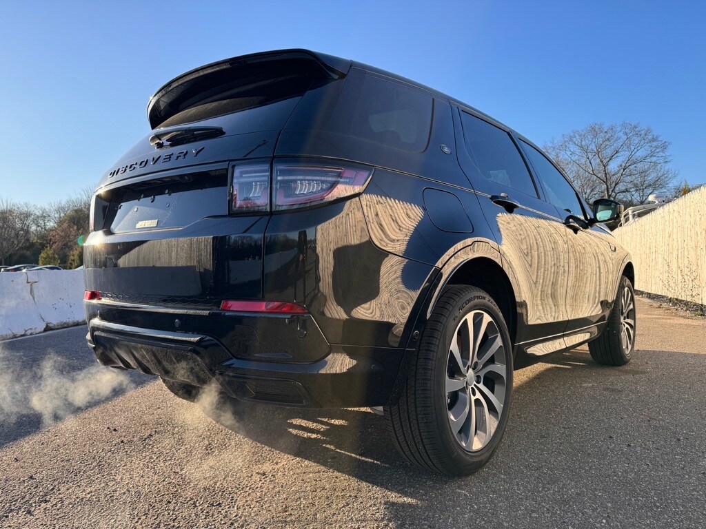 2025 Land Rover Discovery Sport Dynamic SE photo 3