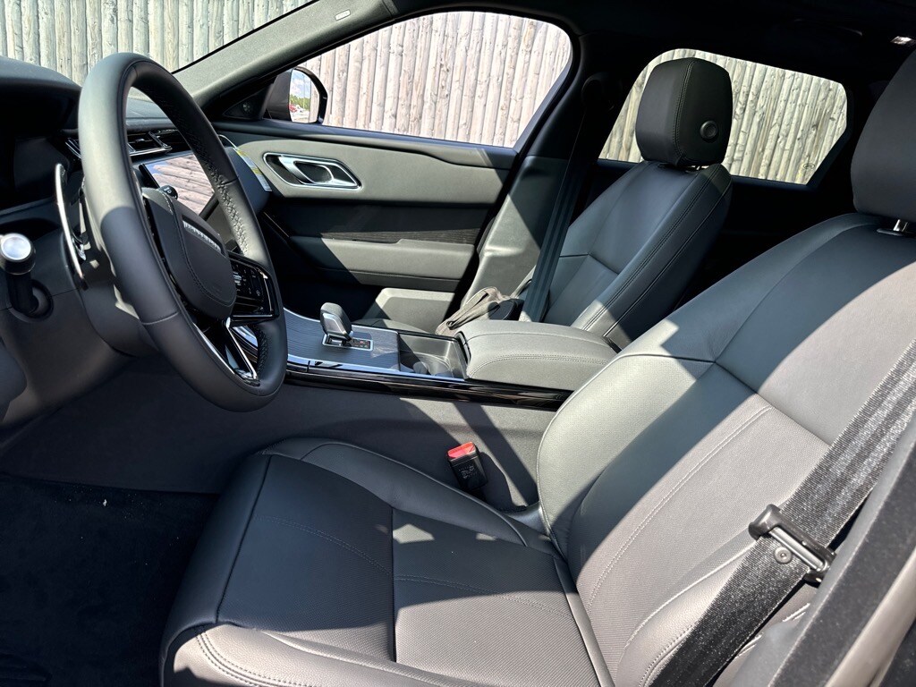 2026 Land Rover Range Rover Velar P250 Dynamic SE photo 4