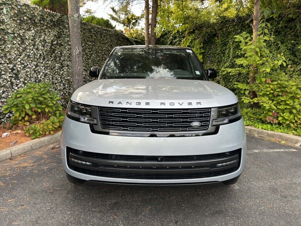 2025 Land Rover Range Rover SE photo 2