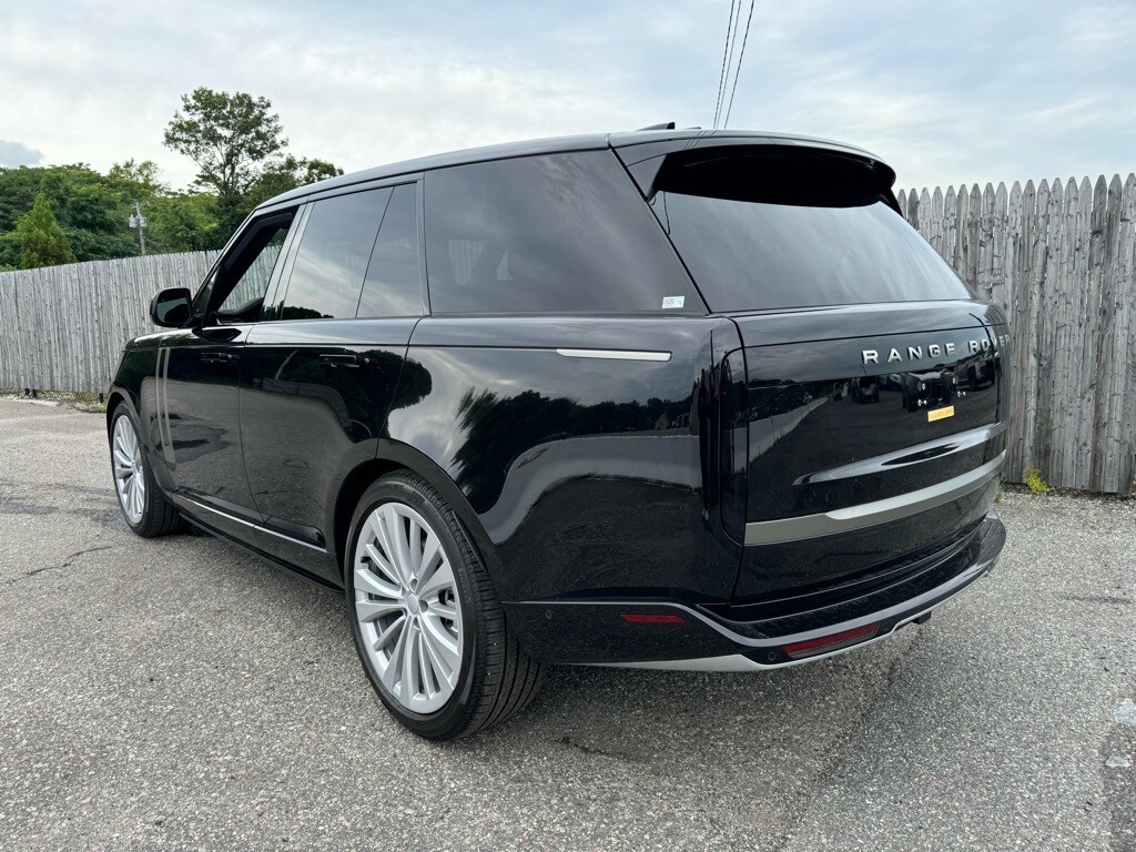 2025 Land Rover Range Rover SE photo 2