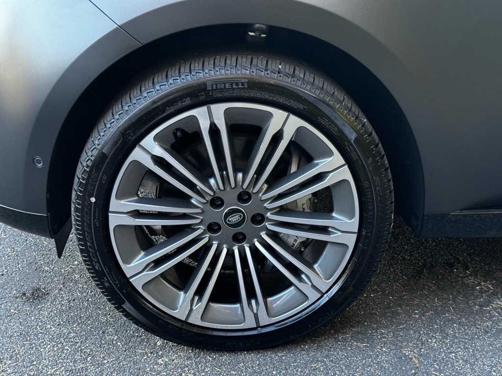 New 2025 Land Rover Range Rover SE SUV