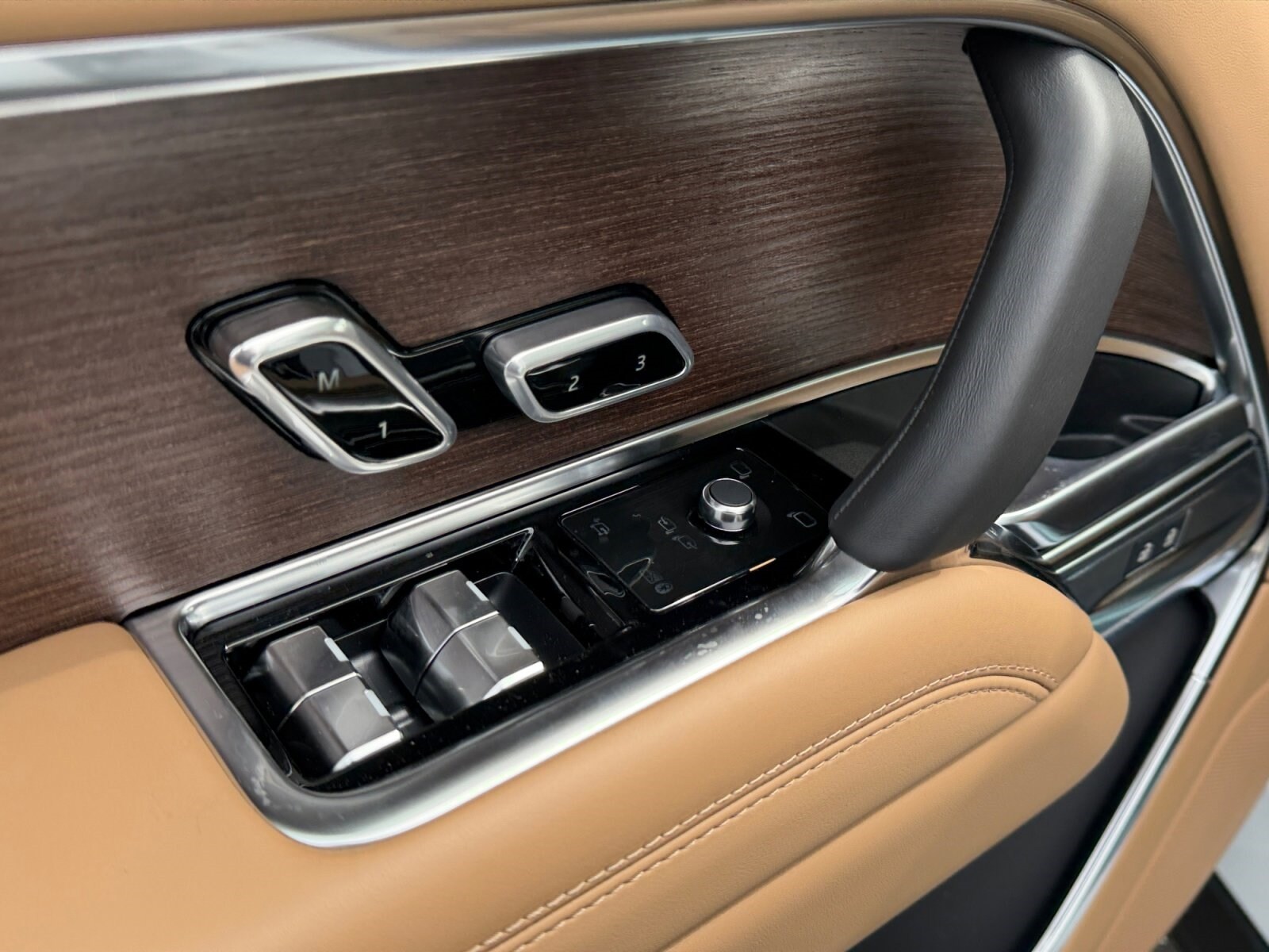 2026 Land Rover Range Rover SE - Photo 13