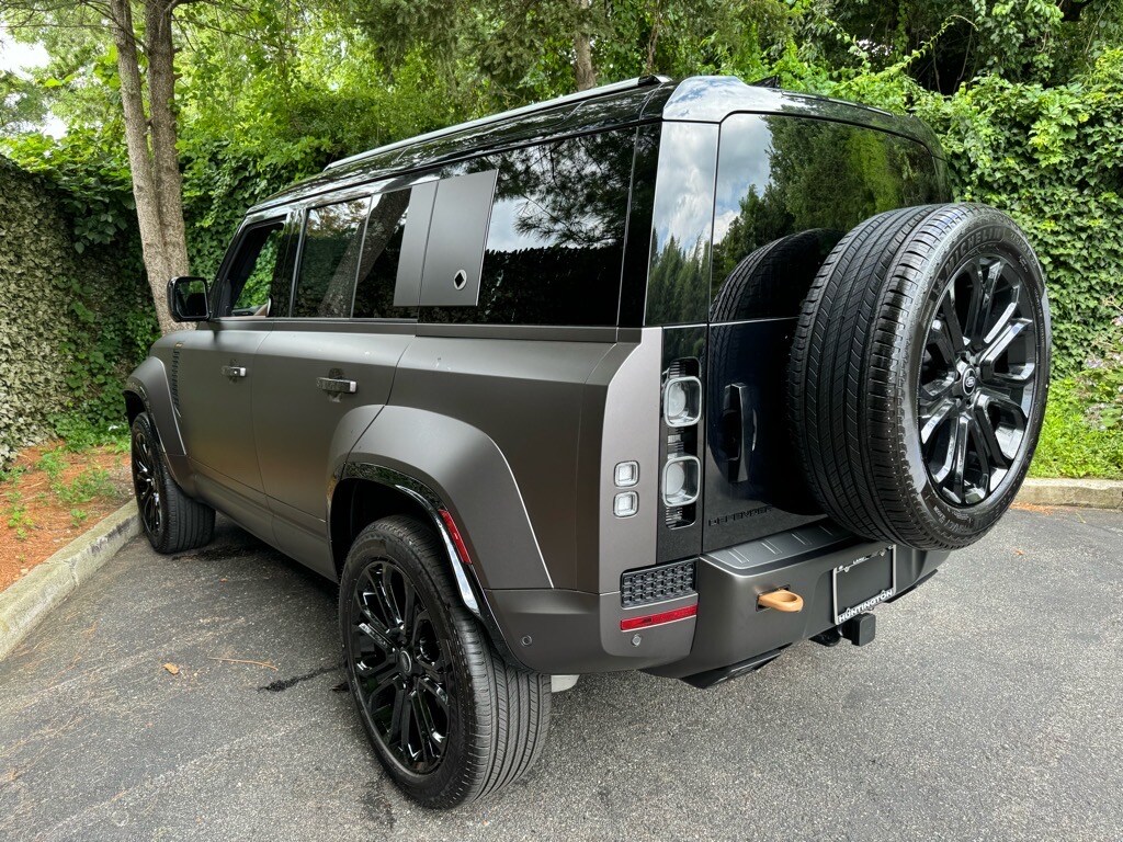 2025 Land Rover Defender 110 photo 3