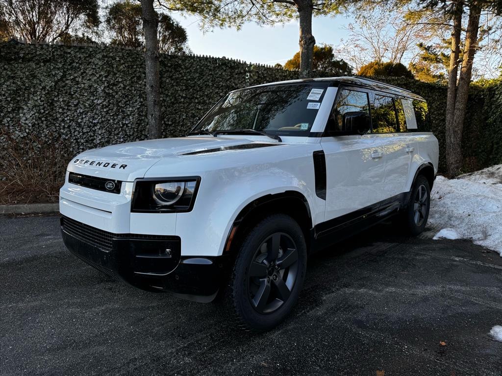 2026 Land Rover Defender X-Dynamic SE's photo