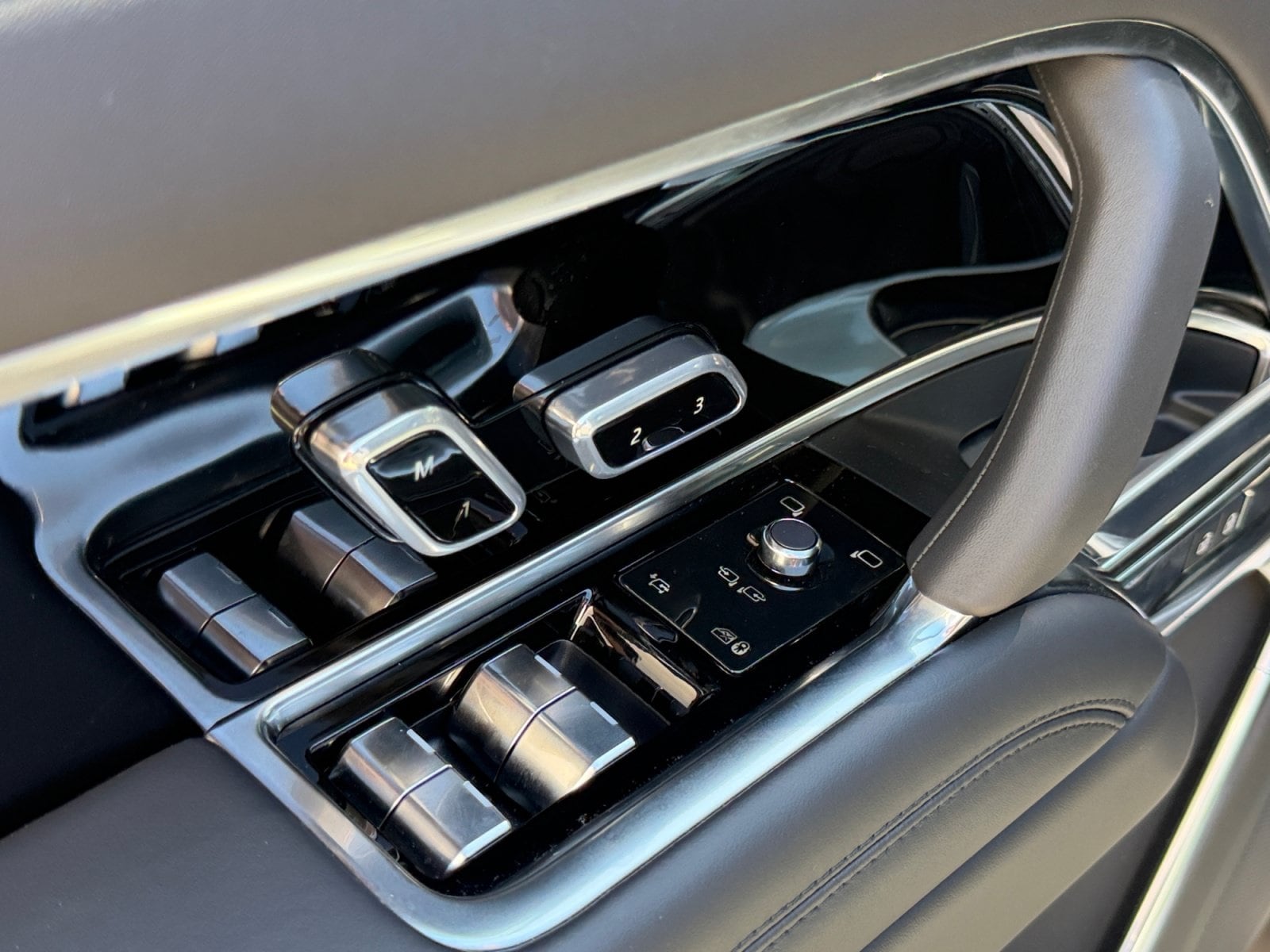 2025 Land Rover Range Rover SE - Photo 12