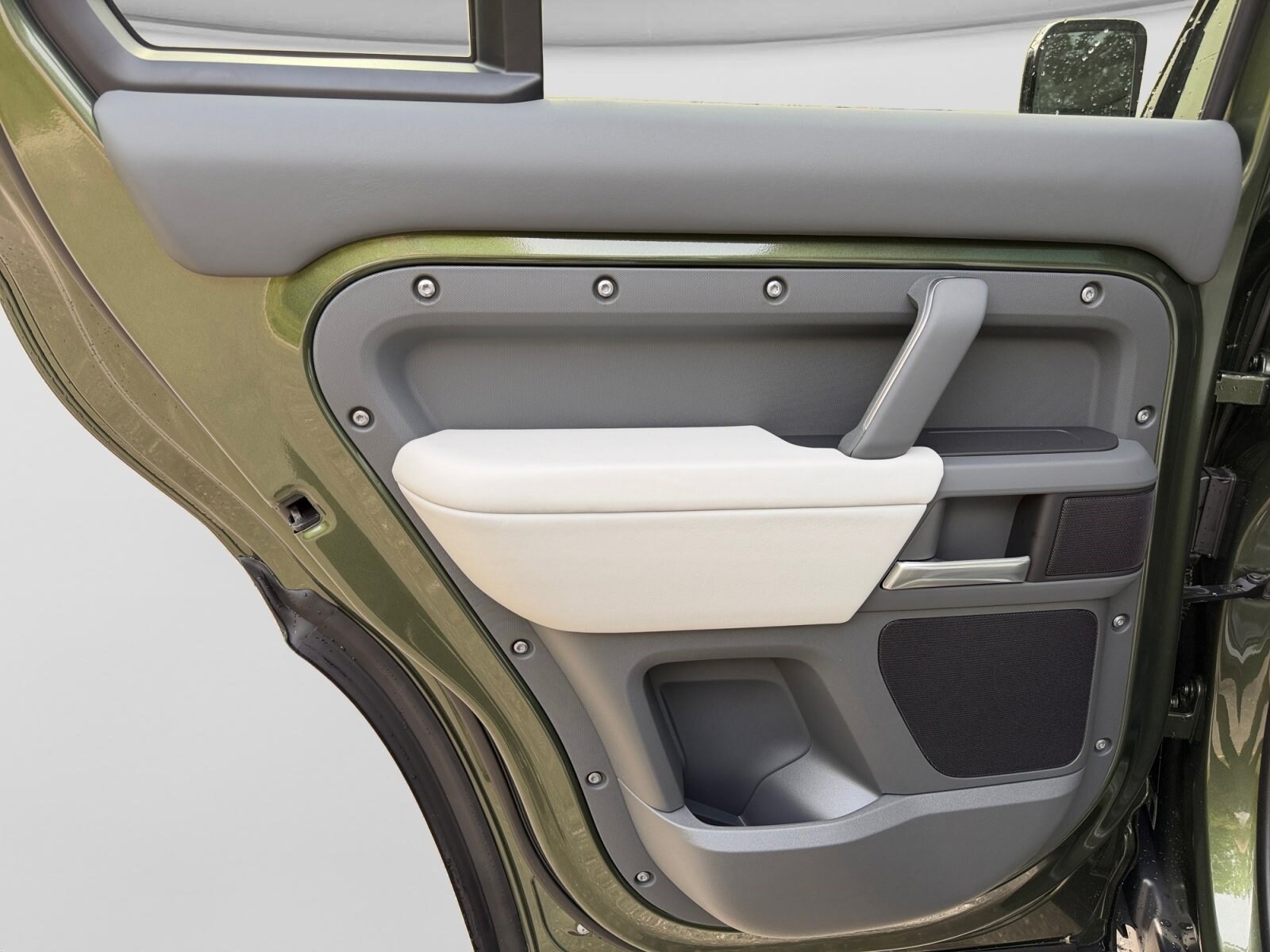 2026 Land Rover Defender X-Dynamic SE - Photo 17