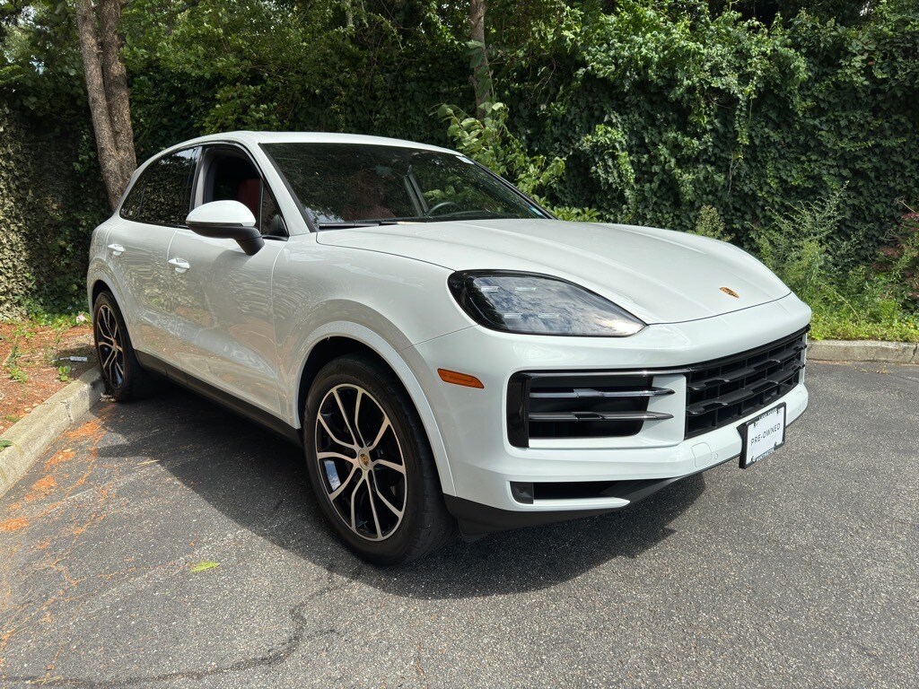 2024 Porsche Cayenne photo 3