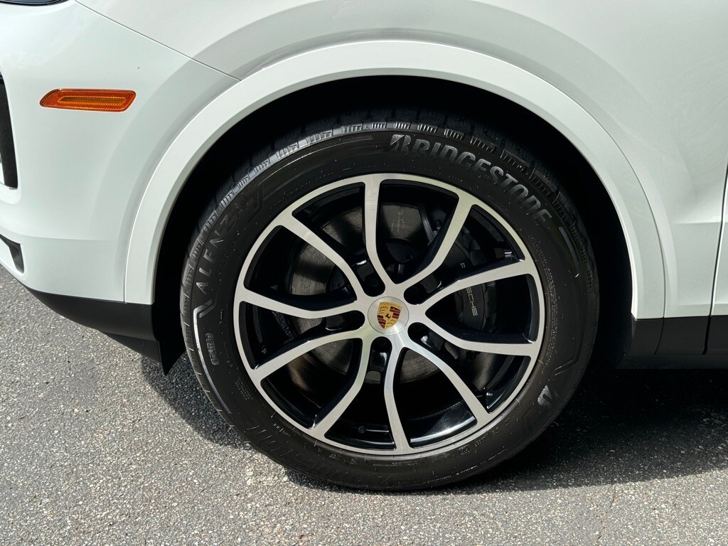 2024 Porsche Cayenne photo 4