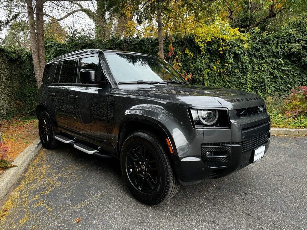 2023 Land Rover Defender 110 X-Dynamic SE photo 3