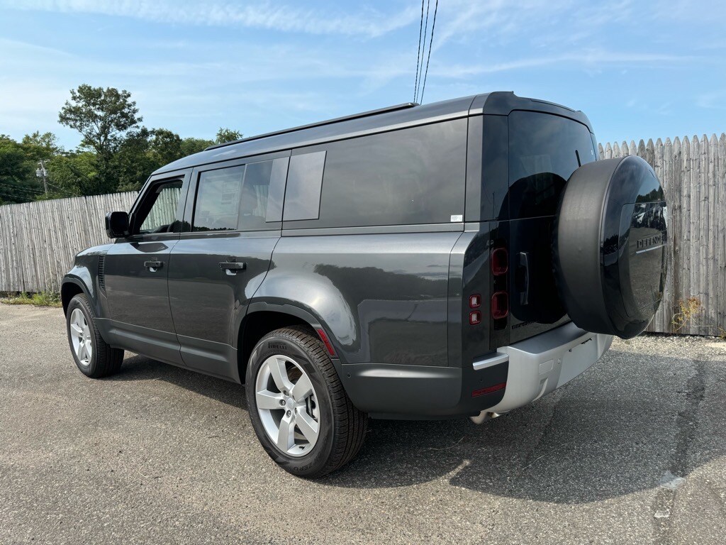 2025 Land Rover Defender S photo 2
