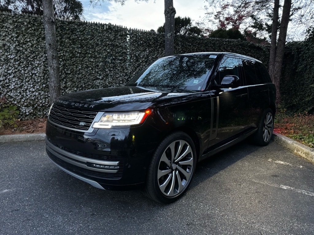 2025 Land Rover Range Rover SE's photo