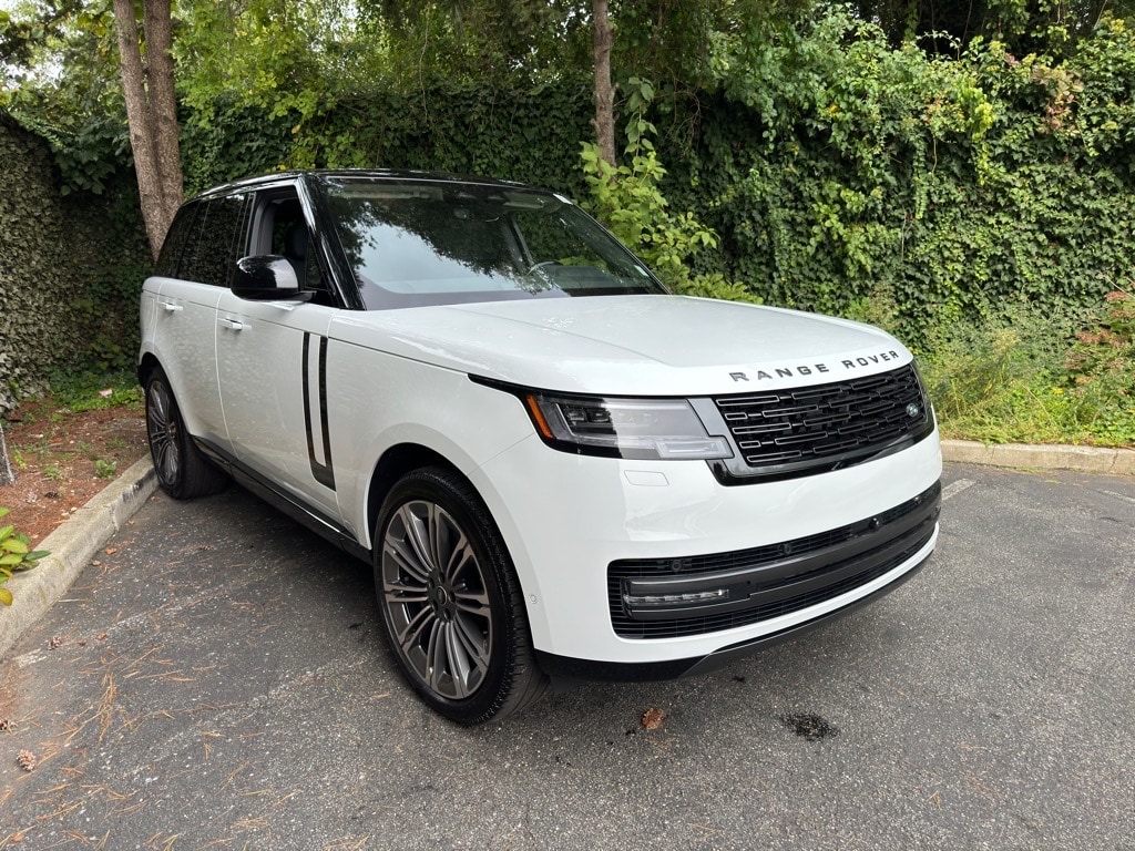 New 2025 Land Rover Range Rover SE SUV